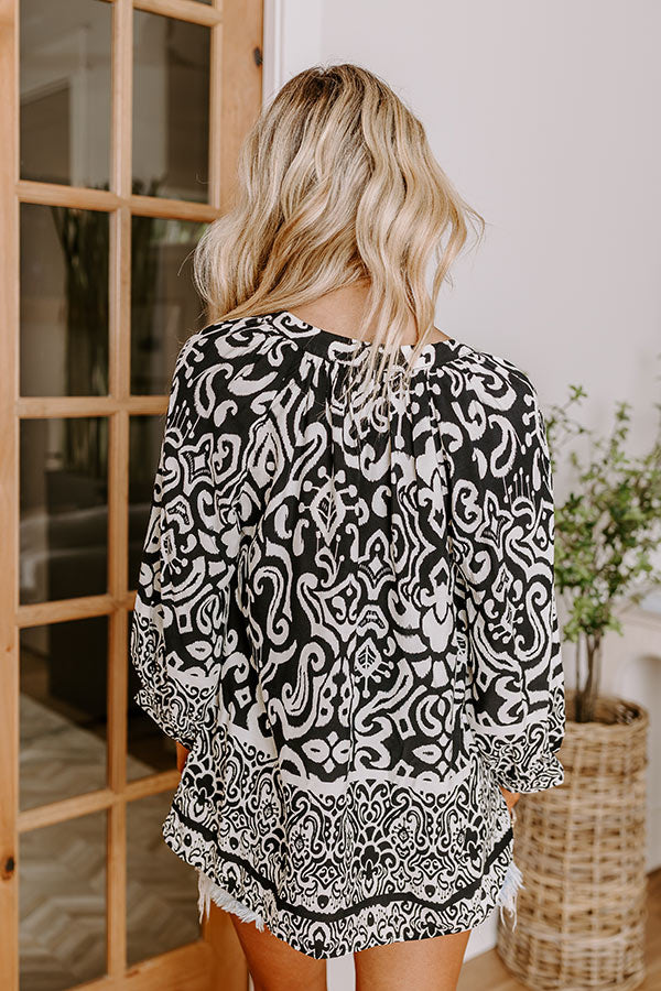 Santorini Season Shift Top in Black Image - 4