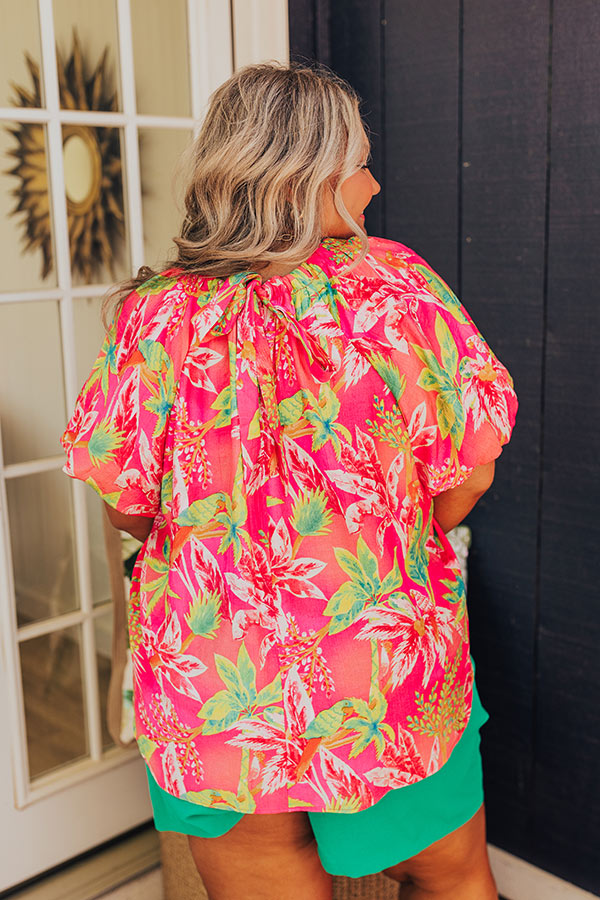 Tropical Cruise Shift Top Curves Image - 5