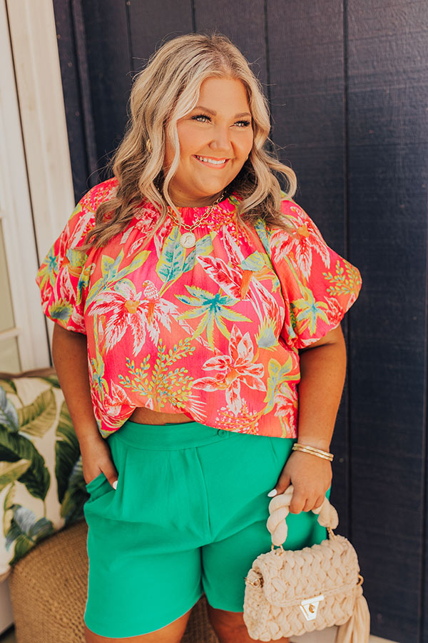 Tropical Cruise Shift Top Curves Image - 2