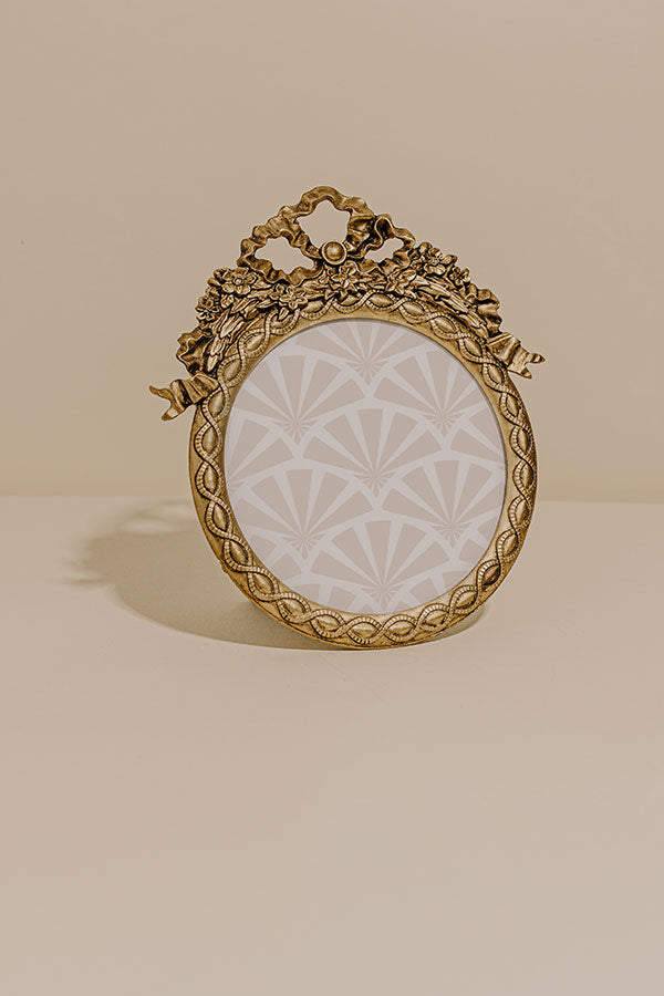 Beautiful Bow Round Photo Frame Image - 1