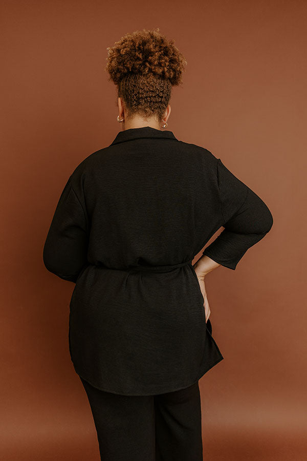 First Class Plans Belted Lightweight Jacket in Black Curves Image - 4