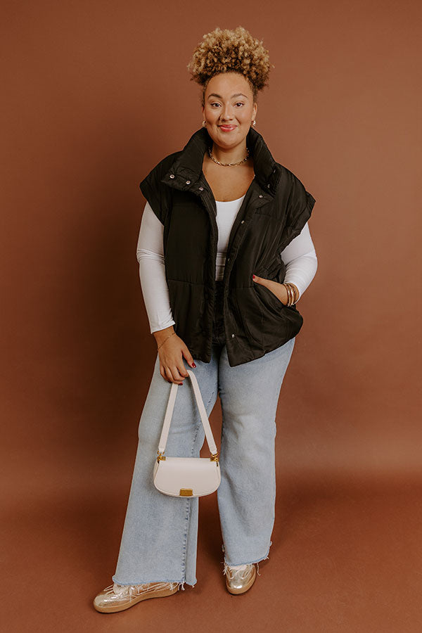 Brisk Stroll Puffer Vest in Black Curves Image - 2
