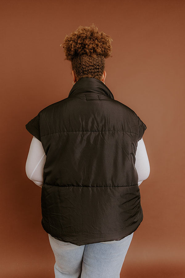 Brisk Stroll Puffer Vest in Black Curves Image - 5