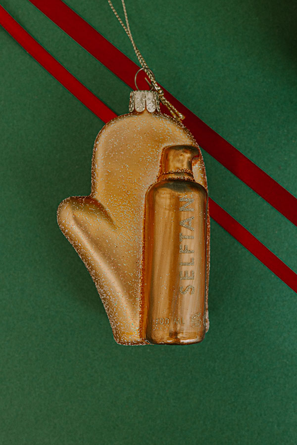 Vondels Matte Self Tanning Foam With Glove Glass Ornament Image - 1