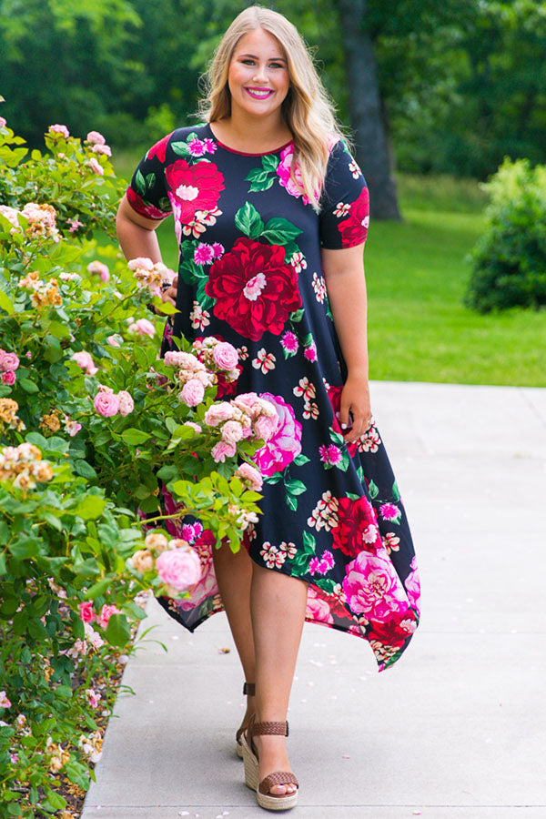 Peony Perfection Midi in Black Image - 4