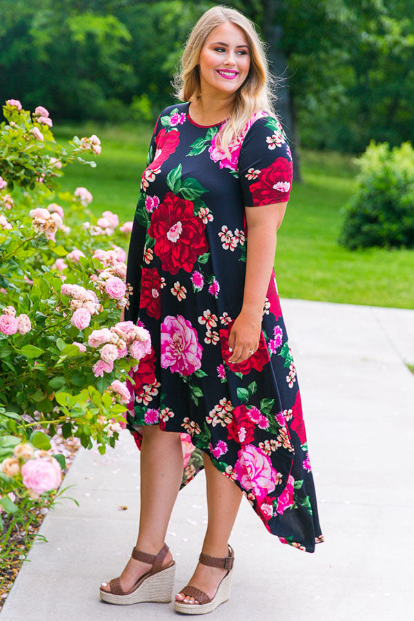 Peony Perfection Midi in Black Image - 5