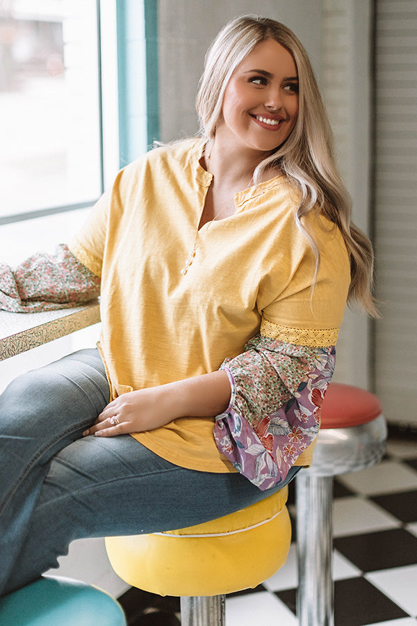 Staying Chic Shift Top In Yellow Curves Image - 5