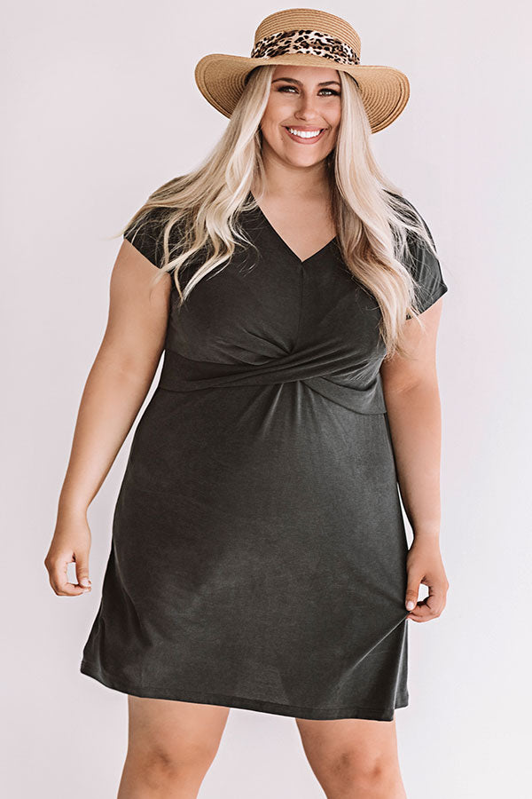 Crowd Pleaser Dress Curves Image - 2