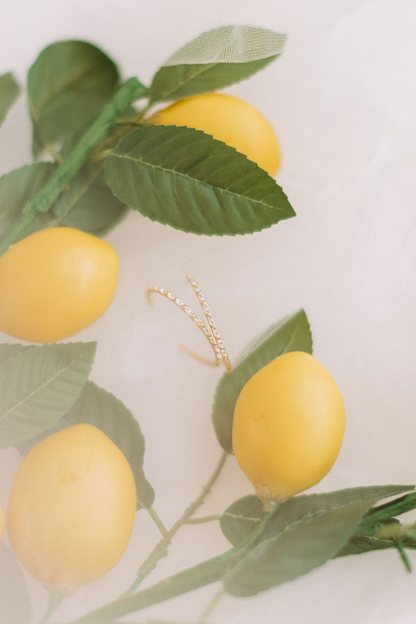 Kendra Scott Veronica Hoop Earrings in Gold Image - 4