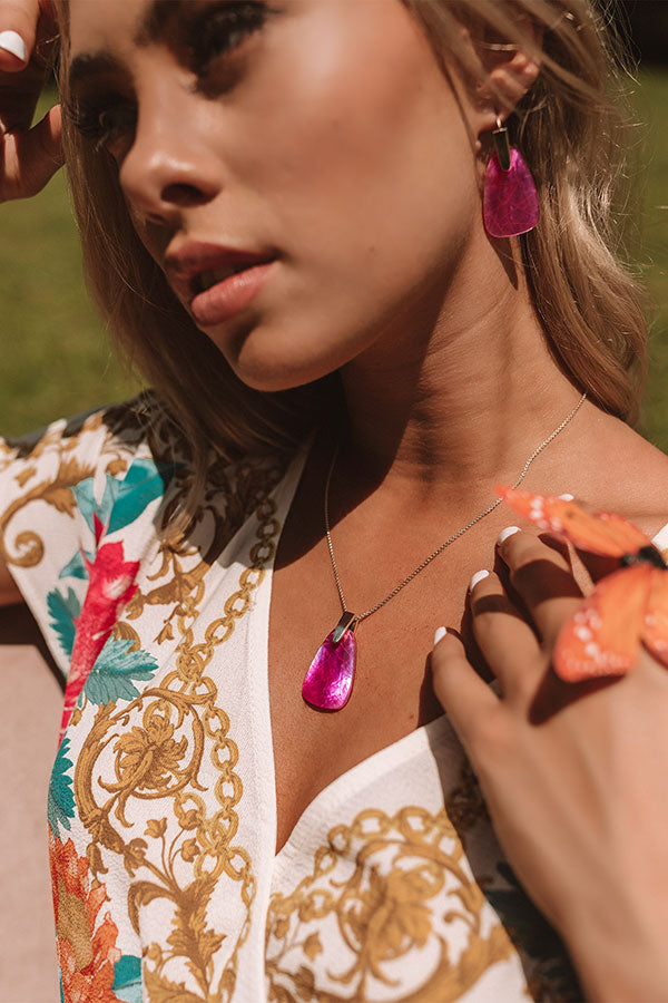 Kendra Scott Maeve Gold Long Pendant Necklace in Azalea Illusion Image - 3