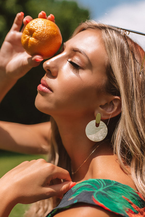 Kendra Scott Didi Statement Earrings in Gold Image - 1