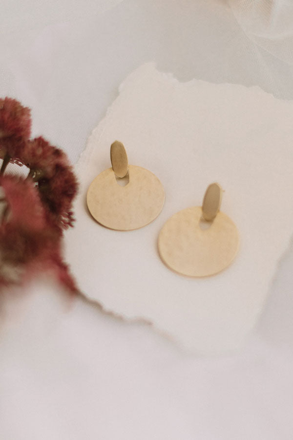 Kendra Scott Didi Statement Earrings in Gold Image - 2