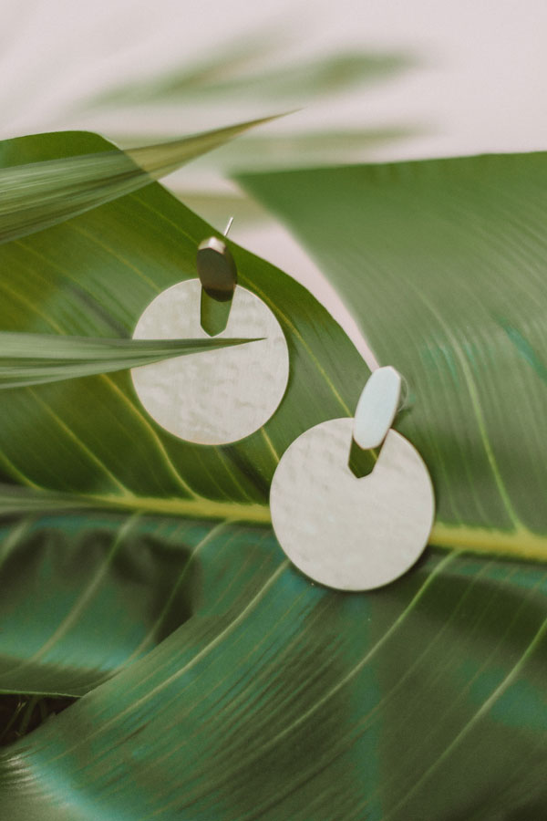 Kendra Scott Didi Statement Earrings in Silver Image - 3