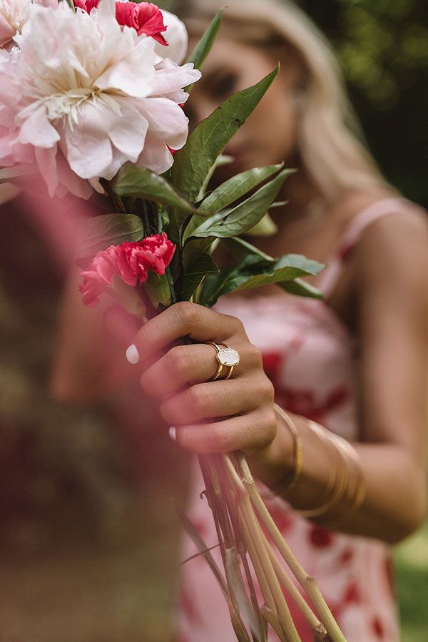 Kendra Scott Elyse Gold Ring in Iridescent Drusy Image - 2