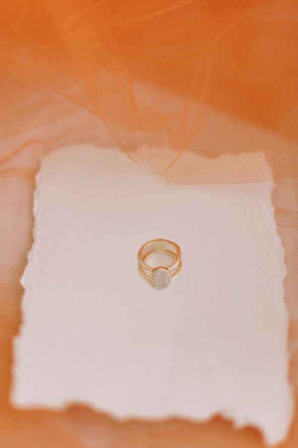 Kendra Scott Elyse Gold Ring in Iridescent Drusy Image - 3