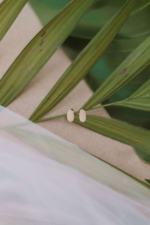 Kendra Scott Barrett Stud Earrings in Bright Silver Image - 3