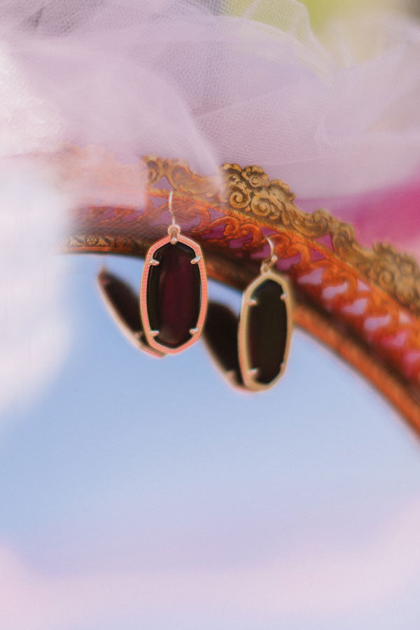 Kendra Scott Elle Gold Drop Earrings in Black Opaque Glass Image - 4