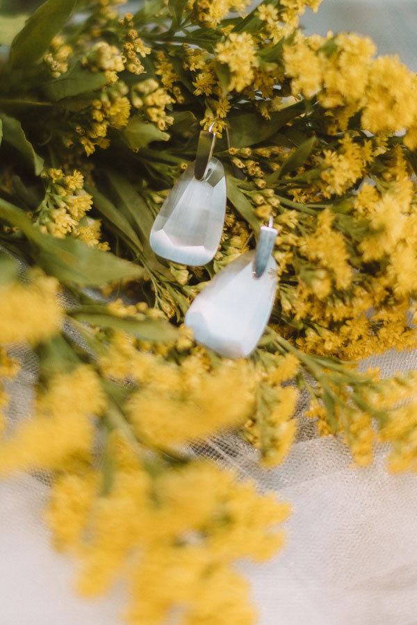 Kendra Scott Marty Silver Drop Earrings in Slate Cat's Eye Image - 3