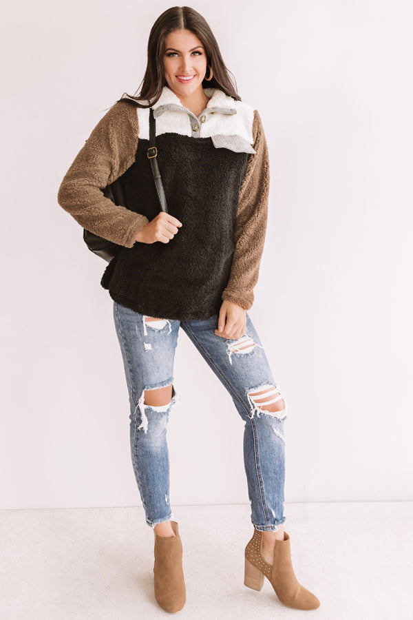 Bundled For The Bonfire Sherpa Pullover In Black Image - 3