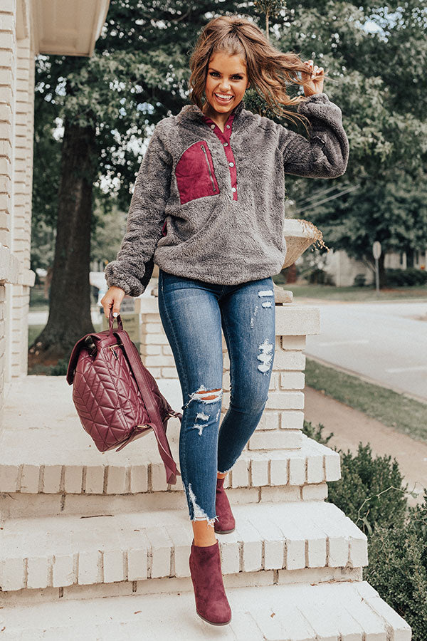 Start Spreading The News Pullover Sweater Image - 1