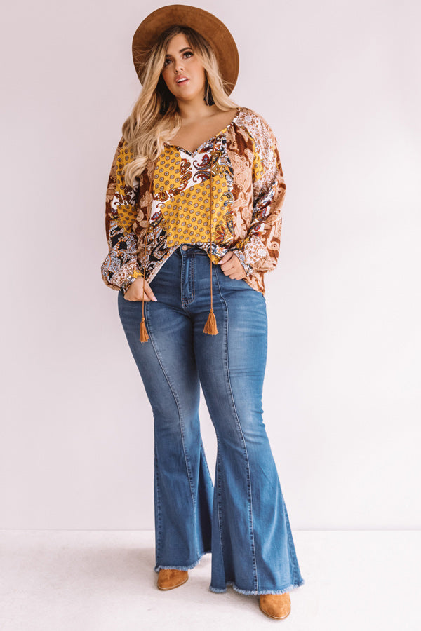 Endless Inspiration Paisley Shift Top in Golden Honey Curves Image - 4