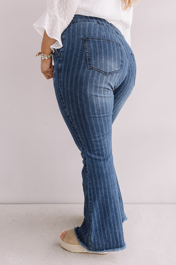 The Santana Midrise Flare Curves Image - 4