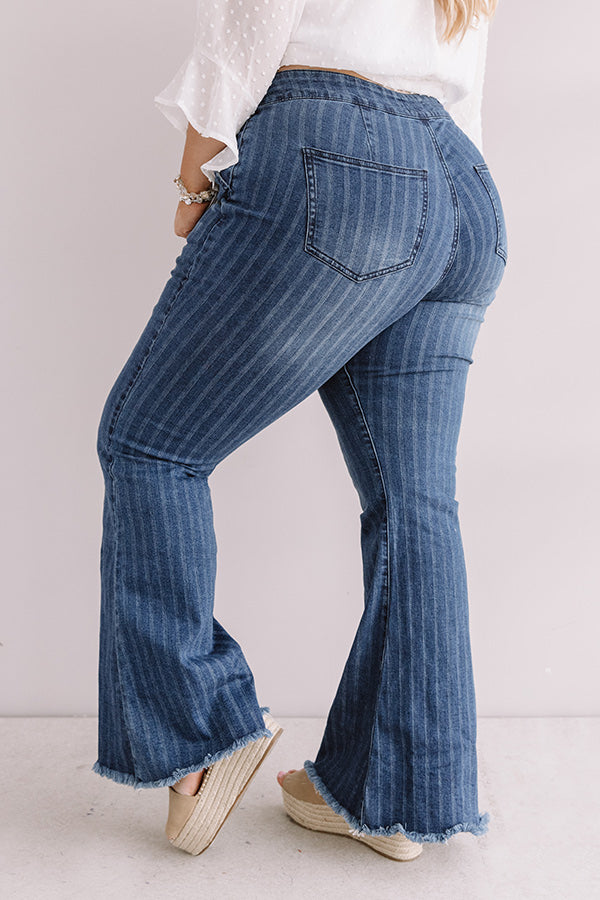 The Santana Midrise Flare Curves Image - 5