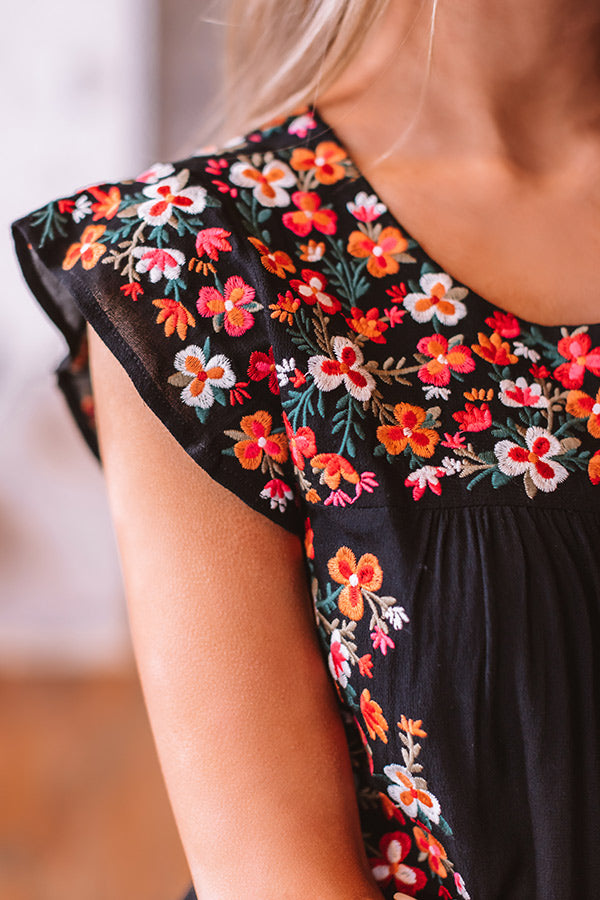 Resort To This Embroidered Shift Top In Black Image - 3