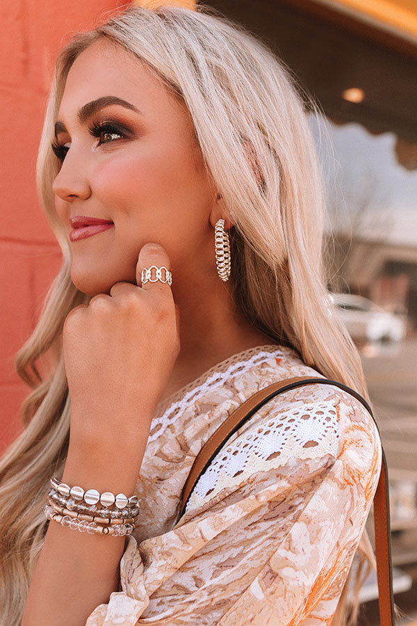 Kendra Scott Fallyn Hoop Earrings in Gold Image - 4