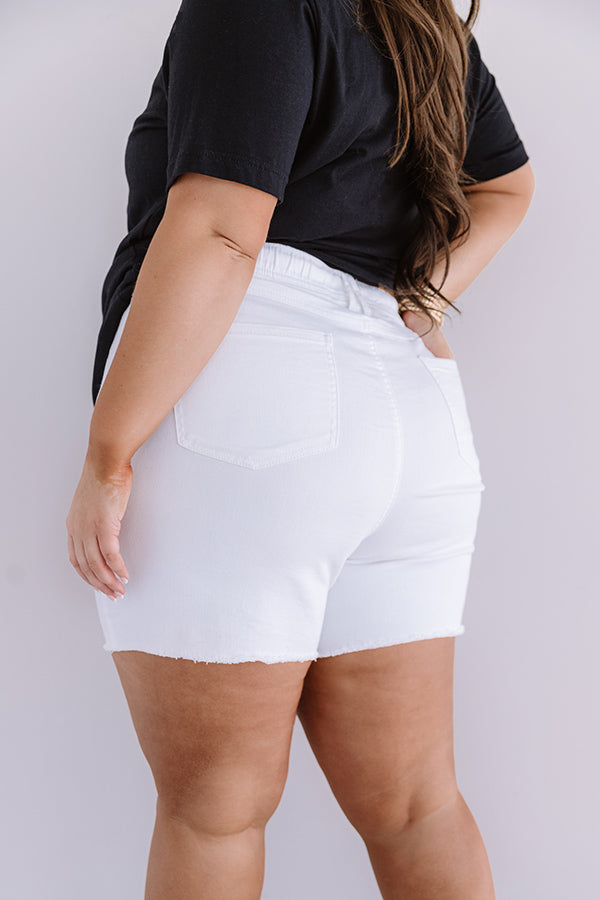 The Quest Midrise Shorts In White Curves Image - 4