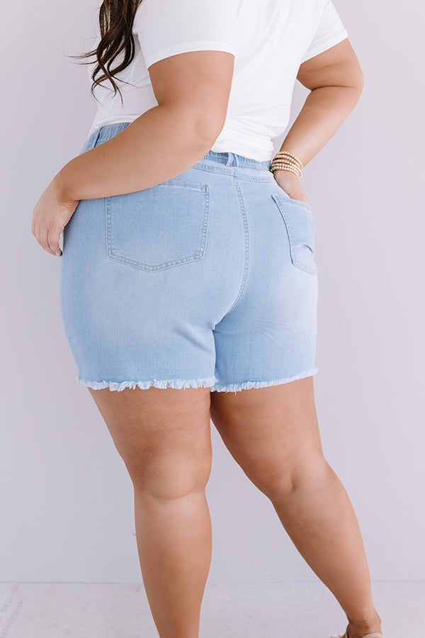 The Quest Midrise Shorts In Light Wash  Curves Image - 4