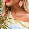 Kendra Scott Nola Gold Pendant Necklace In Coral Kyocera Opal Illusion Image - 1