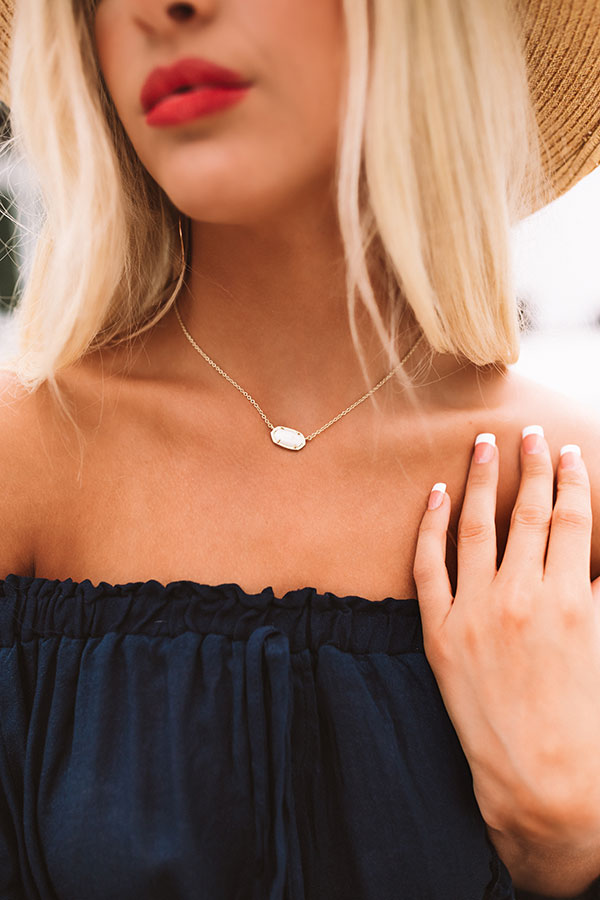 Kendra Scott Elisa Gold Pendant Necklace in White Mother-Of-Pearl