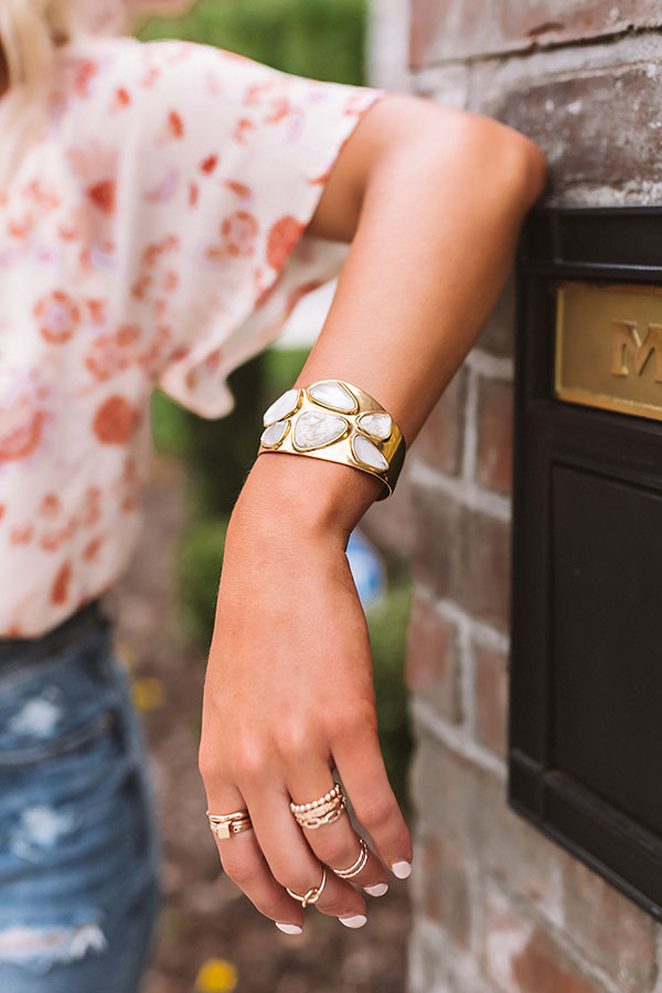 Kendra Scott Margot Vintage Gold Statement Cuff Bracelet in White Mix Image - 3