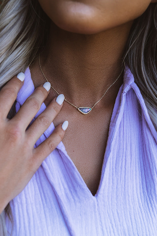 Kendra Scott Margot Gold Pendant Necklace in Lilac Abalone Image - 2