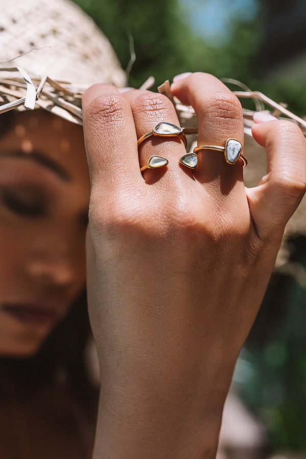 Kendra Scott Ivy Vintage Gold Ring Set of 3 in White Mix Image - 4