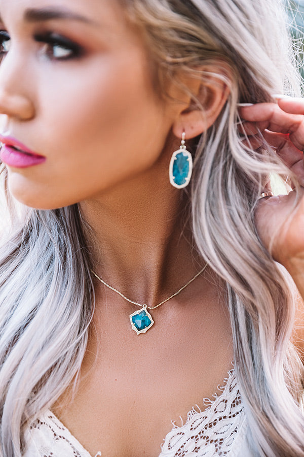 Kendra Scott Kacey Gold Long Pendant Necklace in Aqua Apatite Image - 3