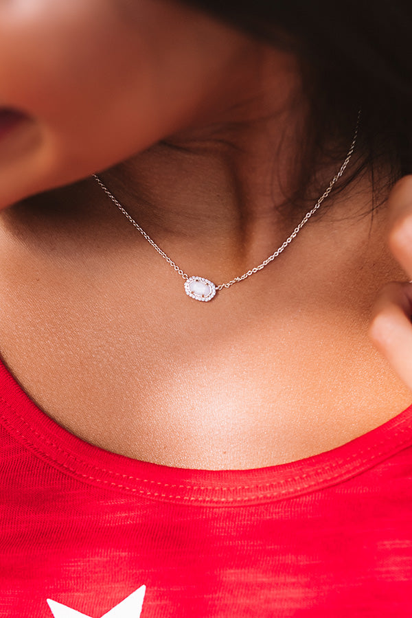 Kendra Scott Chelsea Gold Pendant Necklace in White Pearl Image - 2