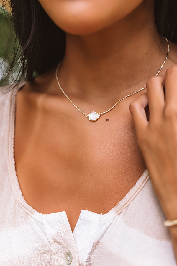 Kendra Scott Tess Gold Small Pendant Necklace in Ivory Pearl Image - 1