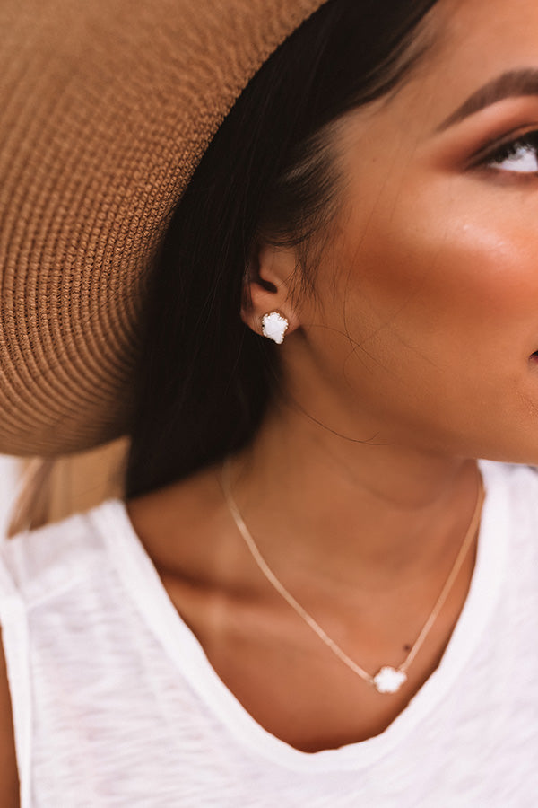 Kendra Scott Tessa Gold Stud Earrings in White Pearl Image - 2