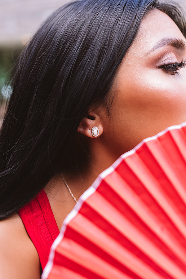 Kendra Scott Cade Gold Stud Earrings in White Pearl Image - 1