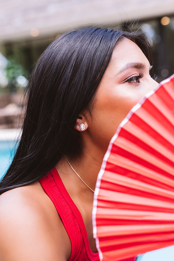 Kendra Scott Cade Gold Stud Earrings in White Pearl Image - 2