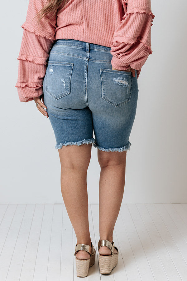 The Pomelo Midrise Distressed Shorts in Medium Wash Curves Image - 3