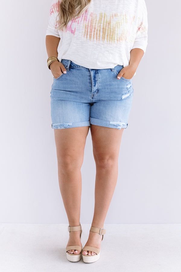 The Nadine Midrise Shorts in Light Wash Curves Image - 2