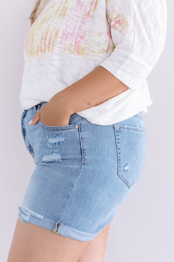 The Nadine Midrise Shorts in Light Wash Curves Image - 4