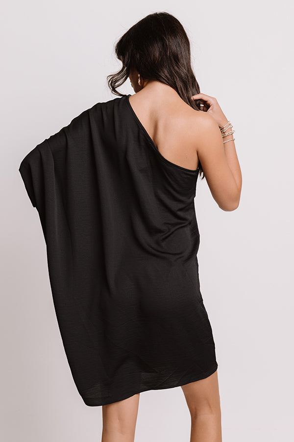 Secret Meeting Shift Dress In Black Image - 4