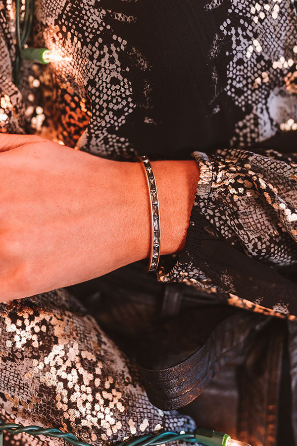 Kendra Scott Jack Vintage Gold Cuff Bracelet in Charcoal Gray Crystal Image - 2