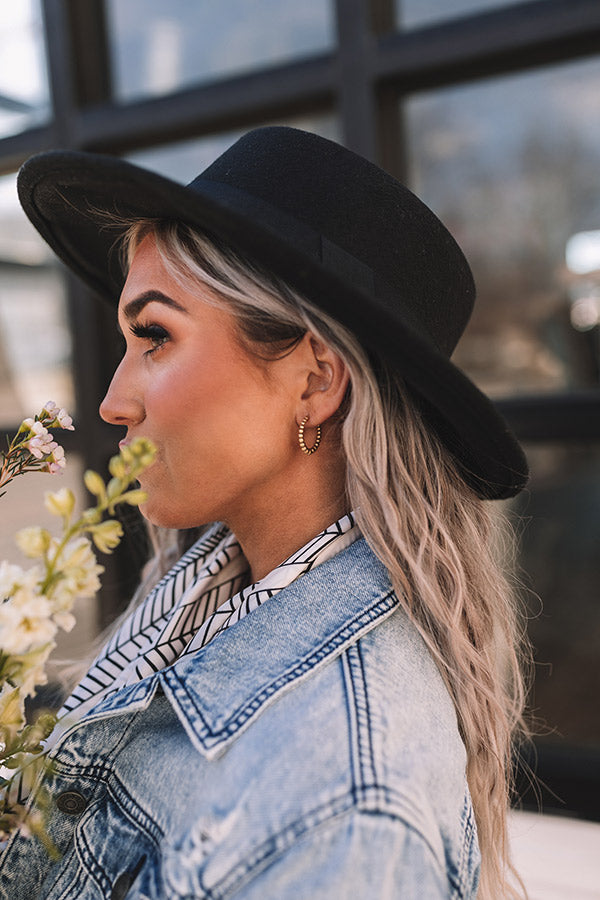 Kendra Scott Josie Huggie Earrings in Vintage Gold Image - 1