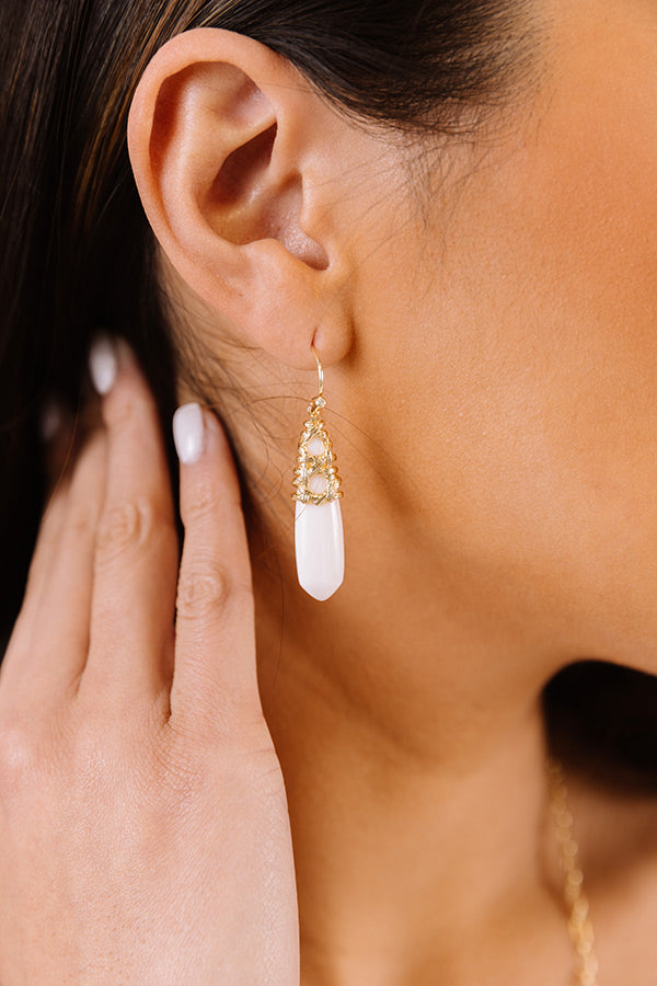 Kendra Scott Natalie Gold Drop Earrings in White Mussel Image - 2