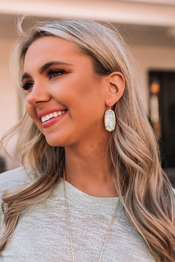 Kendra Scott Elle Gold Drop Earrings in Iridescent Mint Illusion Image - 3